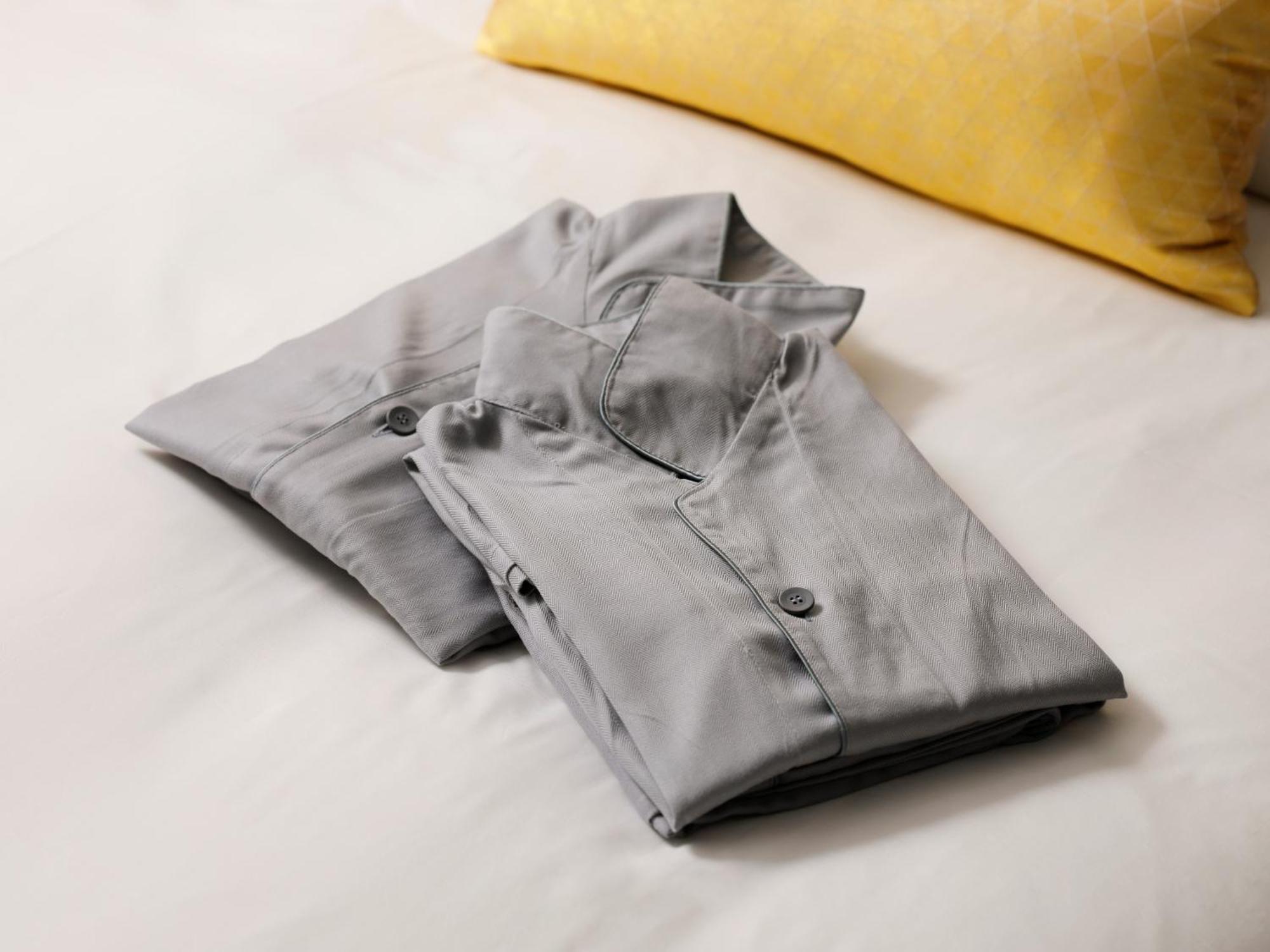 The Hotel Sanraku Kanazawa 21Th December 2022 Open Bilik gambar A folded shirt