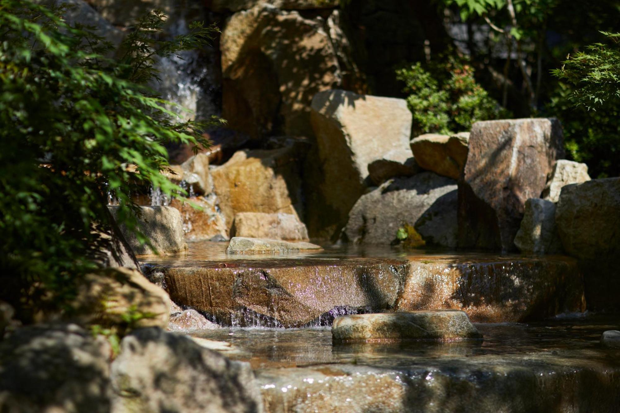 The Hotel Sanraku Kanazawa 21Th December 2022 Open Luaran gambar The hot springs at the top of the falls